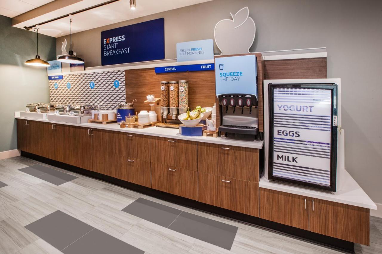 Holiday Inn Express - Dallas Downtown By Ihg Экстерьер фото
